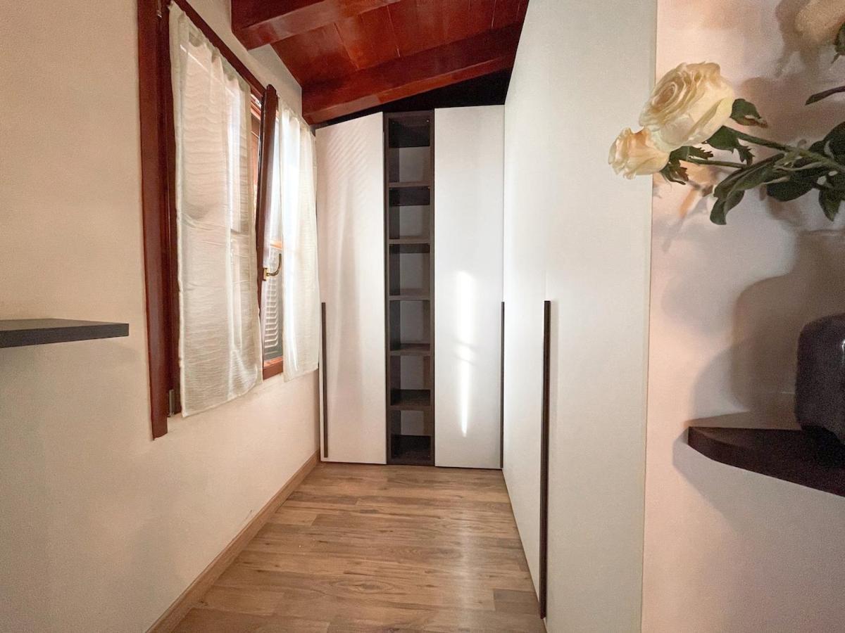 The Urban Nest 2, Spacious, Wifi And Near The Red Metro Appartement *
