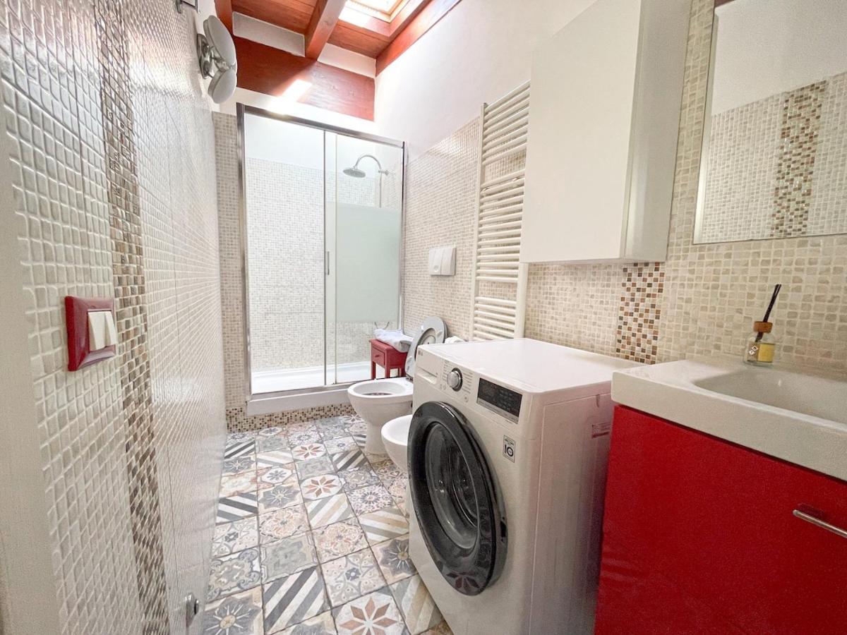 The Urban Nest 2, Spacious, Wifi And Near The Red Metro Milan