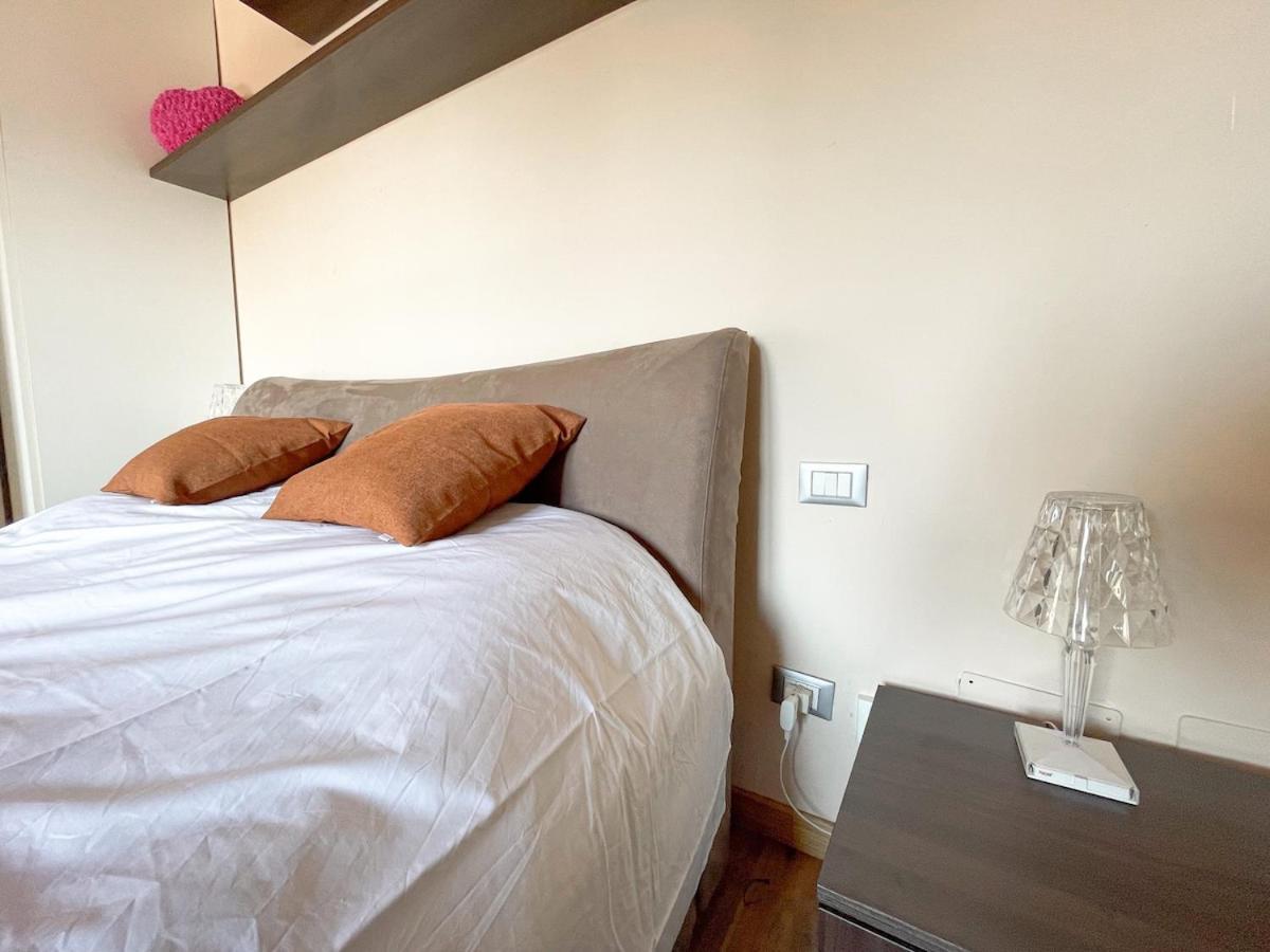 The Urban Nest 2, Spacious, Wifi And Near The Red Metro * Milan