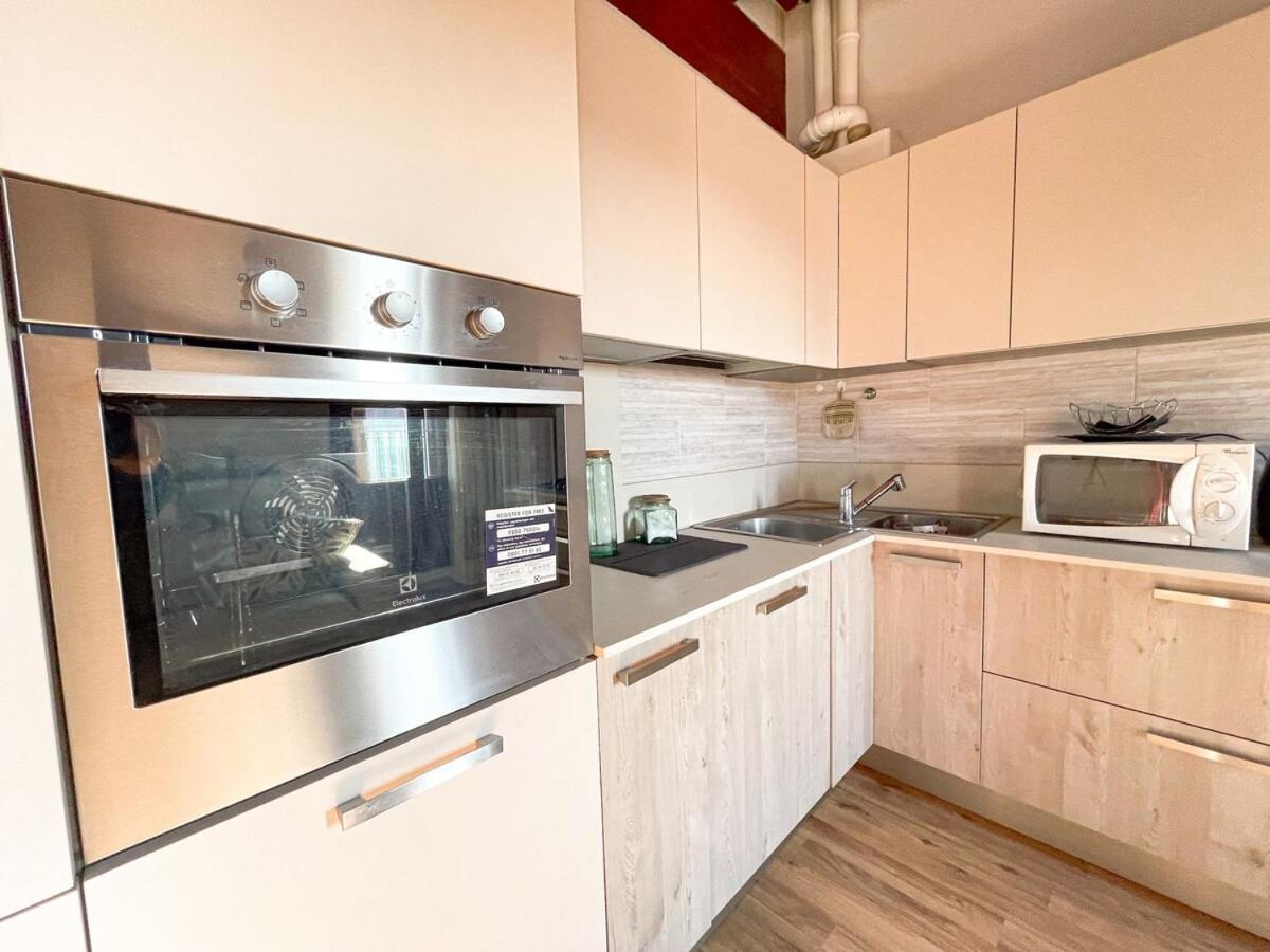 The Urban Nest 2, Spacious, Wifi And Near The Red Metro Milan