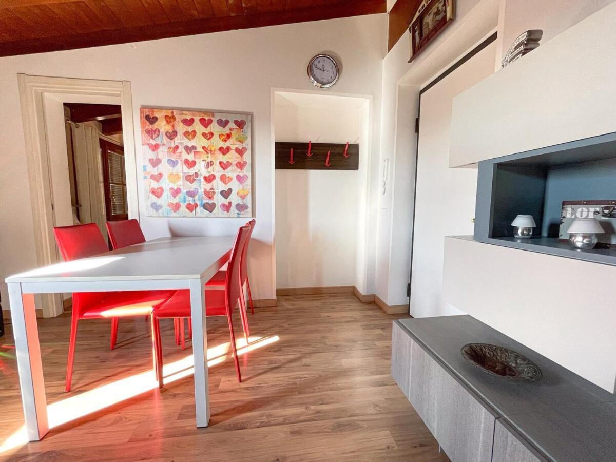 The Urban Nest 2, Spacious, Wifi And Near The Red Metro Apartamento